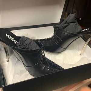 New VERSACE Laced Pin-Point Slingback Pumps $1,575 38